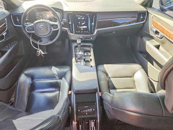 2020 VOLVO S90 Momentum