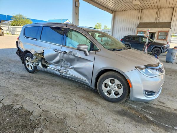 2017 CHRYSLER PACIFICA Touring L Plus
