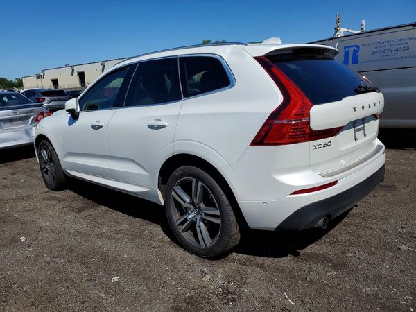 2018 VOLVO XC60 Momentum