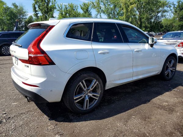 2018 VOLVO XC60 Momentum