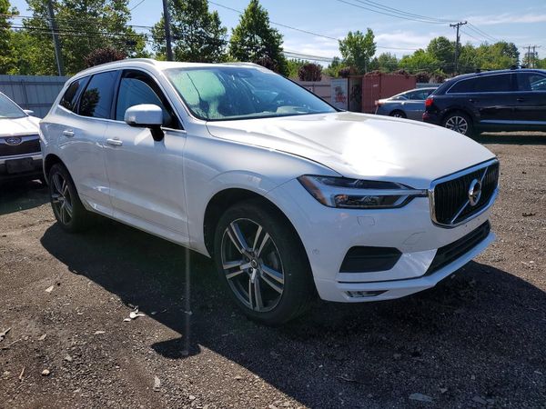 2018 VOLVO XC60 Momentum