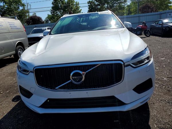 2018 VOLVO XC60 Momentum