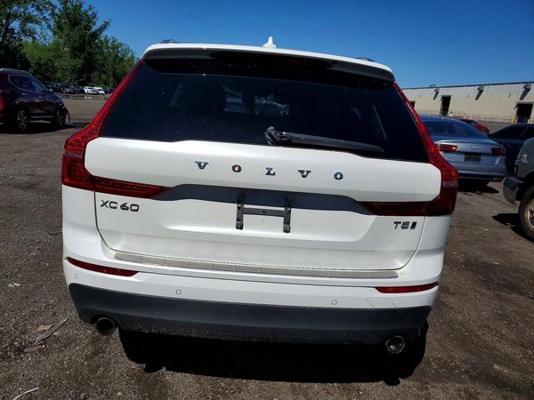 2018 VOLVO XC60 Momentum