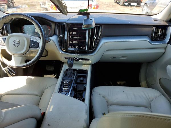 2018 VOLVO XC60 Momentum