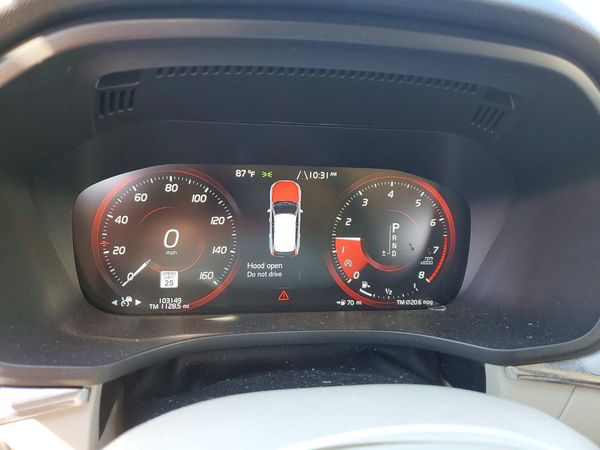 2018 VOLVO XC60 Momentum