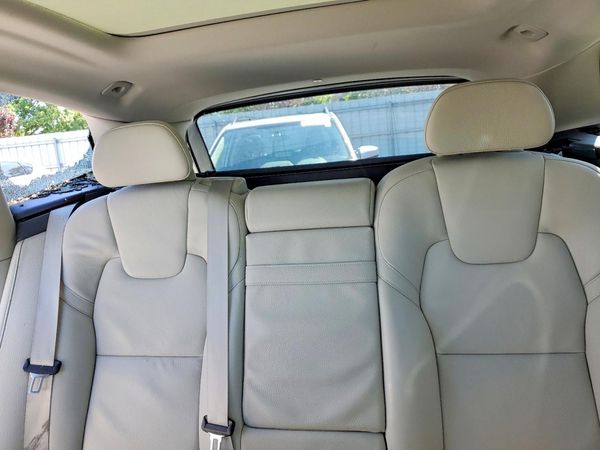 2018 VOLVO XC60 Momentum