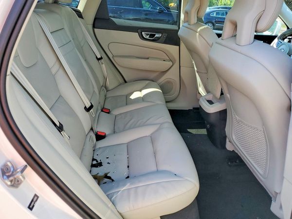 2018 VOLVO XC60 Momentum
