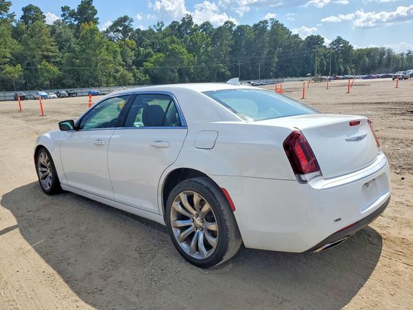 2019 CHRYSLER 300