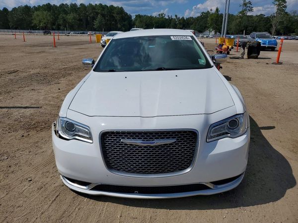 2019 CHRYSLER 300