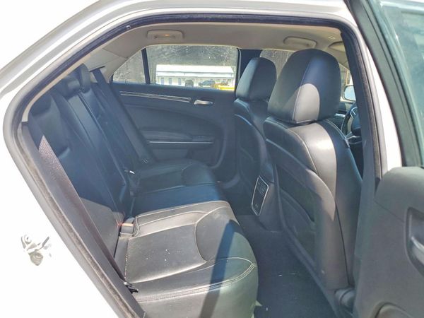 2019 CHRYSLER 300