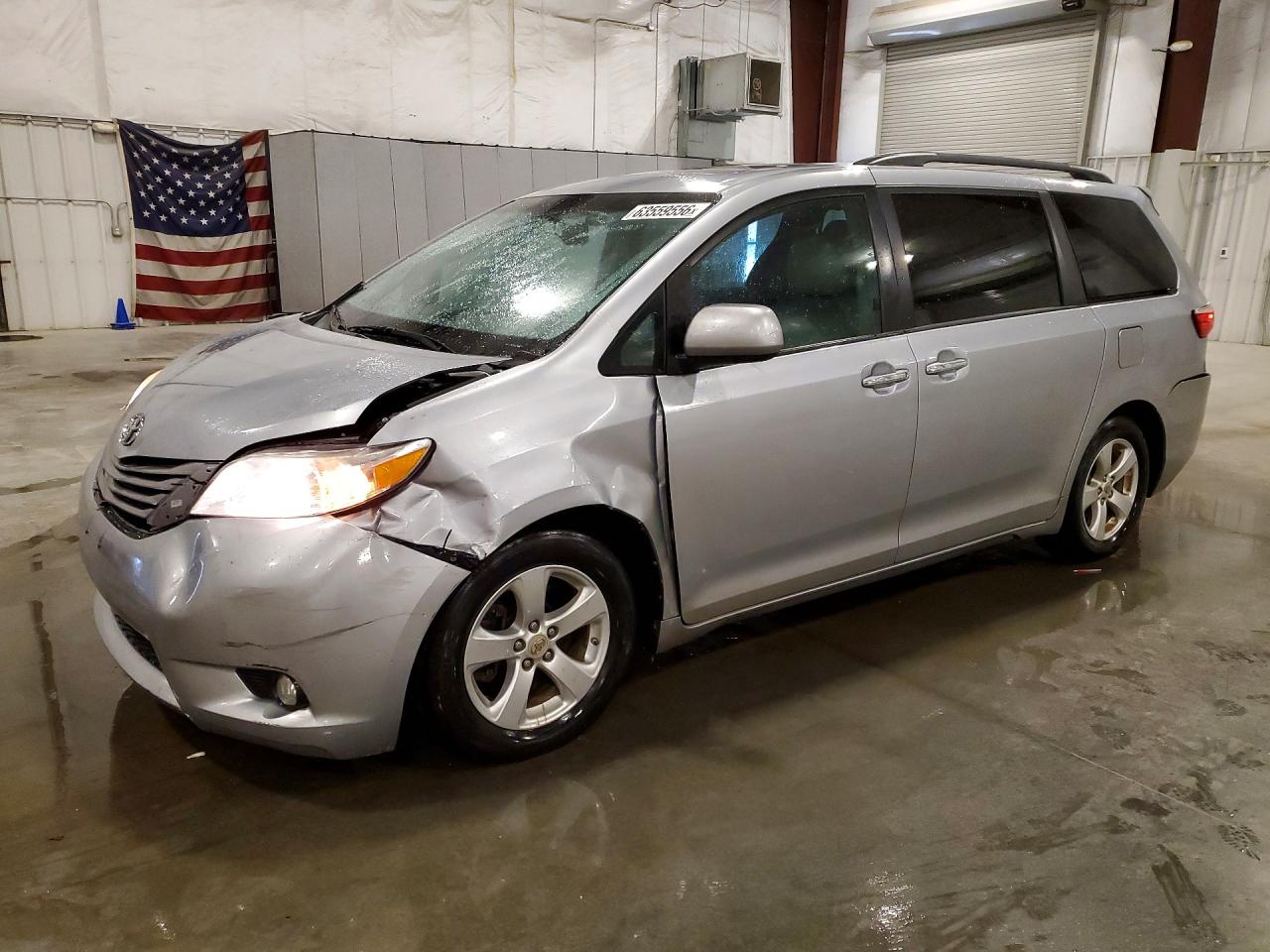 2016 TOYOTA SIENNA
