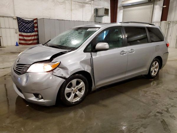 2016 TOYOTA SIENNA