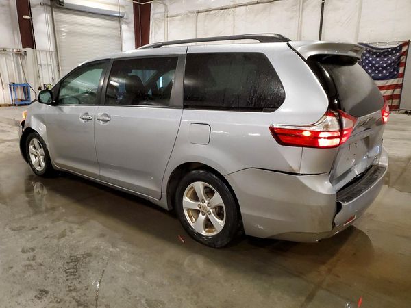 2016 TOYOTA SIENNA