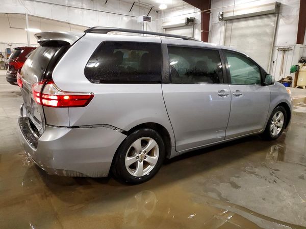 2016 TOYOTA SIENNA