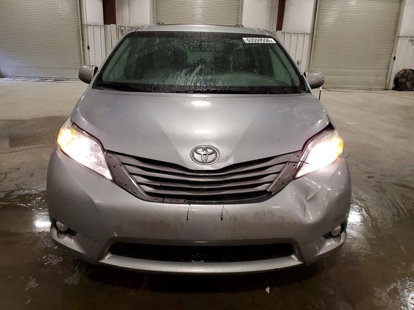 2016 TOYOTA SIENNA