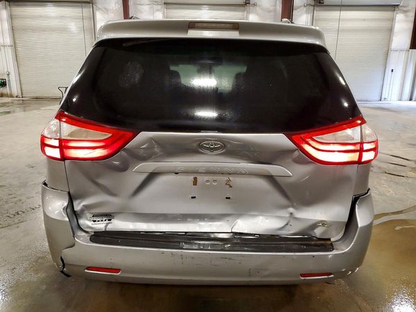 2016 TOYOTA SIENNA