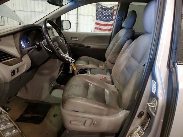 2016 TOYOTA SIENNA