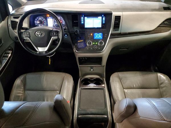2016 TOYOTA SIENNA