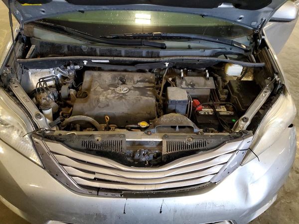 2016 TOYOTA SIENNA