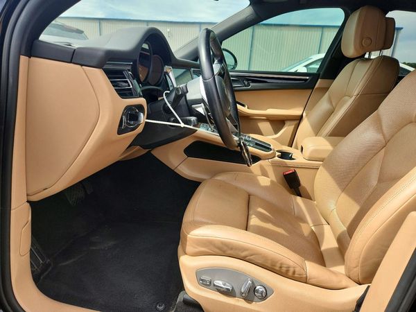 2020 PORSCHE MACAN