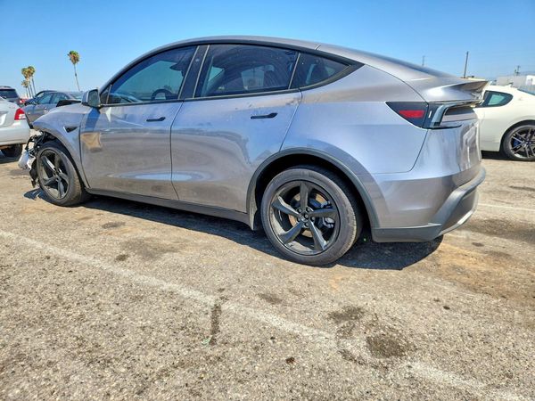 2026 TESLA MODEL Y