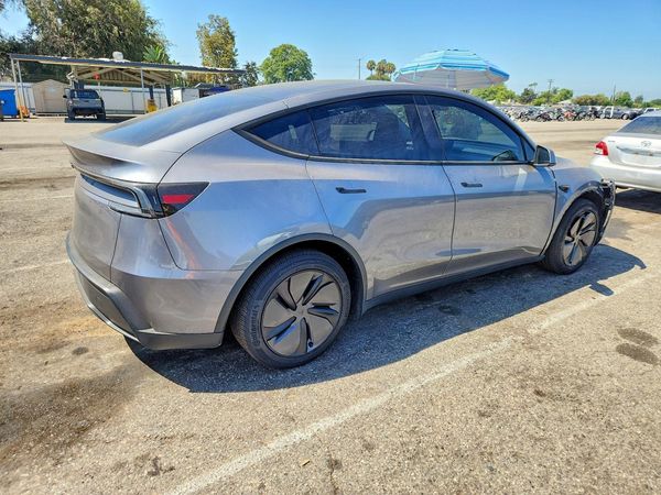 2026 TESLA MODEL Y
