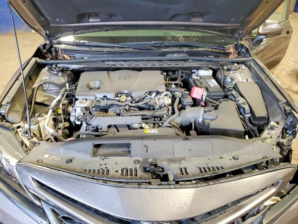 2021 TOYOTA CAMRY SE — Engine bay
