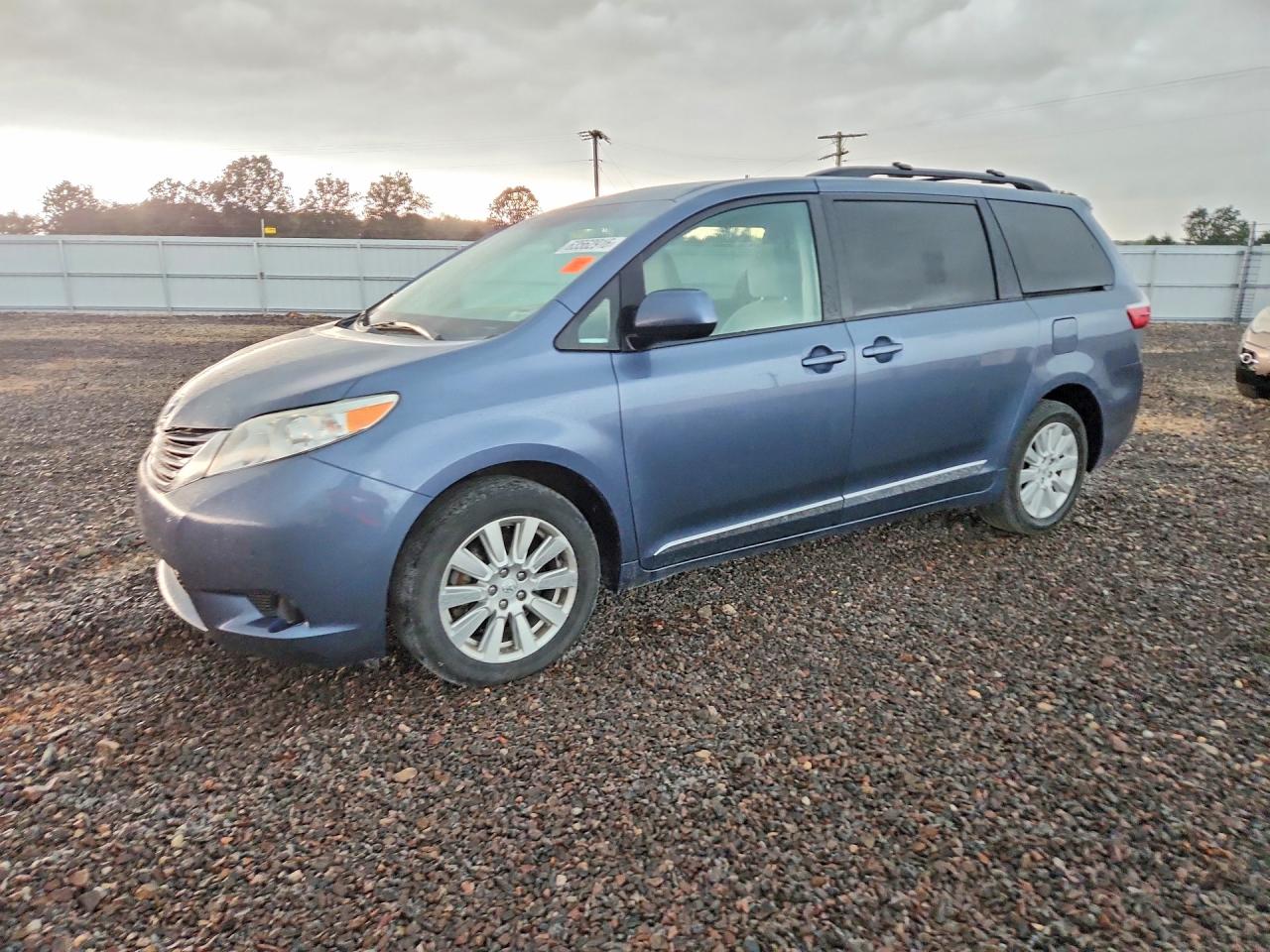 2015 TOYOTA SIENNA