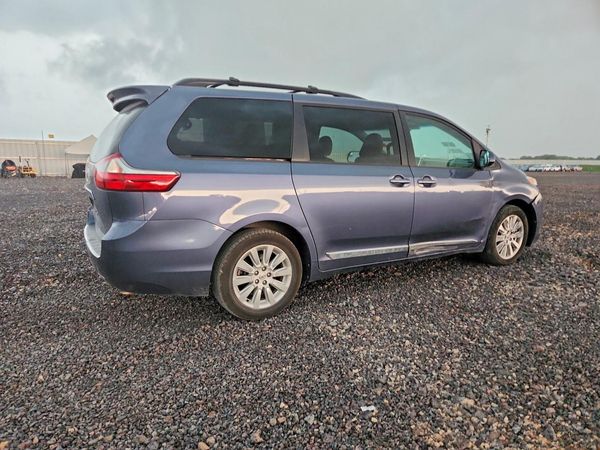 2015 TOYOTA SIENNA