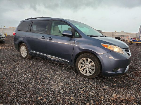 2015 TOYOTA SIENNA