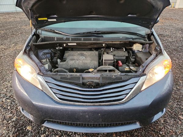 2015 TOYOTA SIENNA