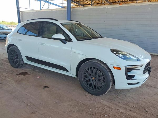 2017 PORSCHE MACAN