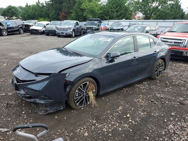 2025 TOYOTA CAMRY — Front 3/4