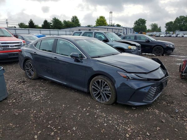 2025 TOYOTA CAMRY — Passenger 3/4