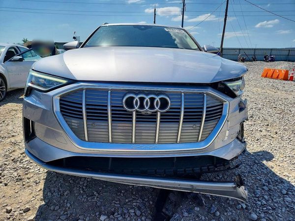 2019 AUDI E-TRON e-tron quattro Prestige