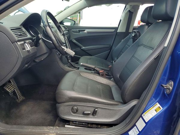 2017 VOLKSWAGEN PASSAT