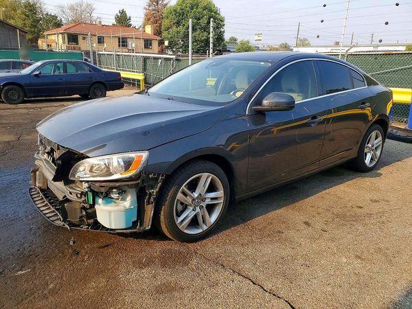 2015 VOLVO S60 Premier (non R design)