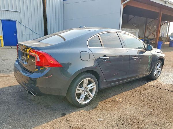 2015 VOLVO S60 Premier (non R design)