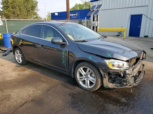 2015 VOLVO S60 Premier (non R design)