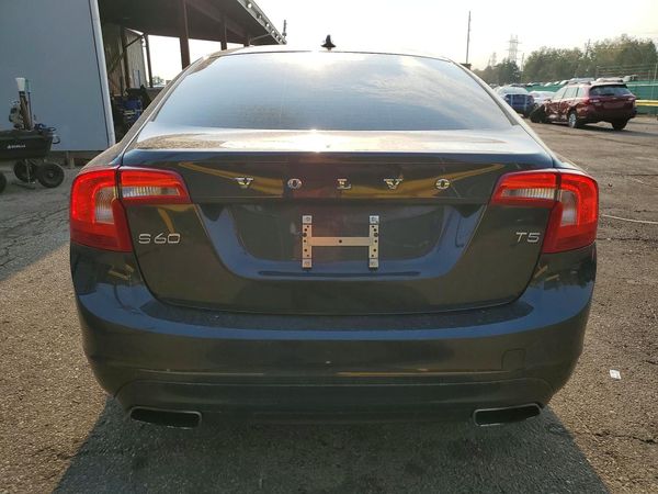 2015 VOLVO S60 Premier (non R design)