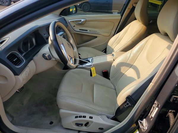 2015 VOLVO S60 Premier (non R design)
