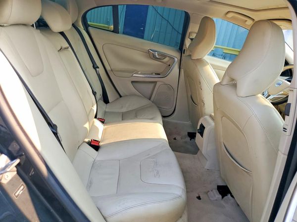 2015 VOLVO S60 Premier (non R design)