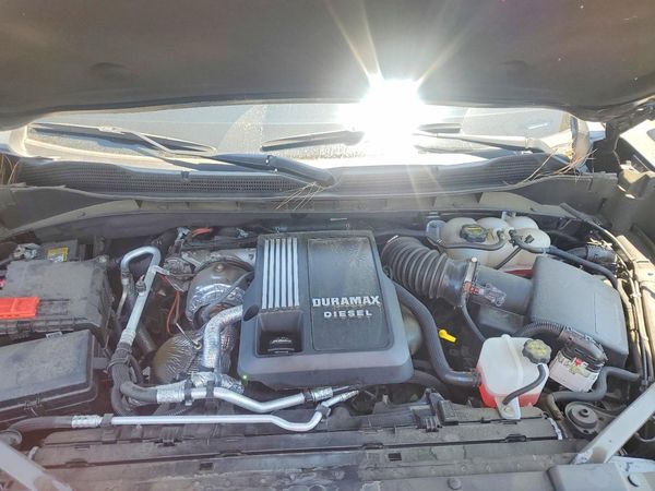 2025 CHEVROLET SILVERADO ZR2 — Engine bay