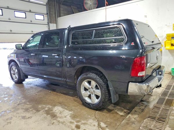 2016 RAM 1500 SLT