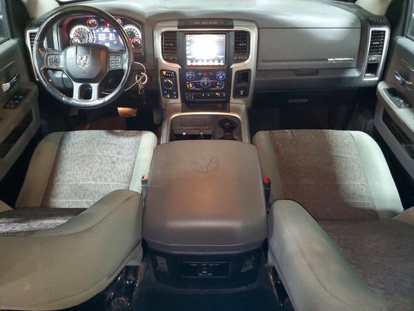 2016 RAM 1500 SLT
