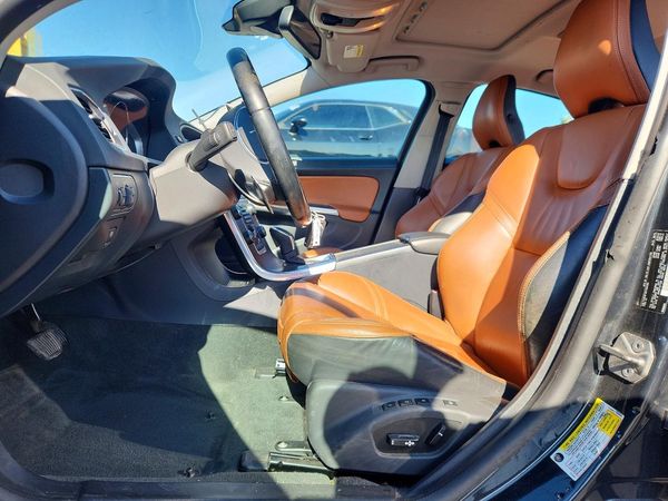 2014 VOLVO S60