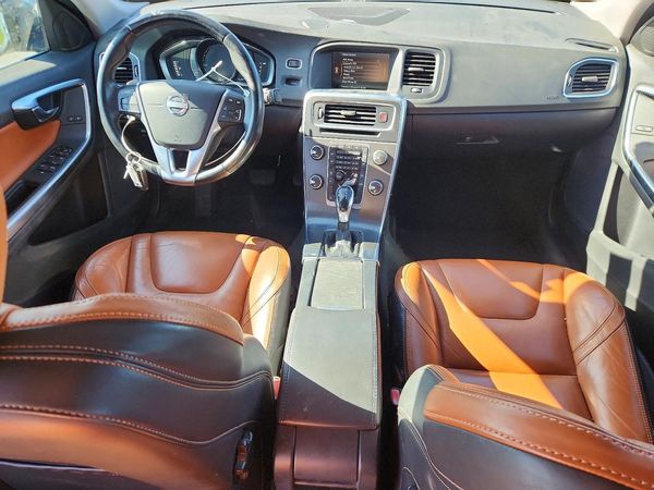 2014 VOLVO S60
