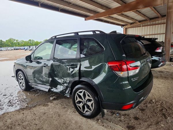 2022 SUBARU FORESTER Premium