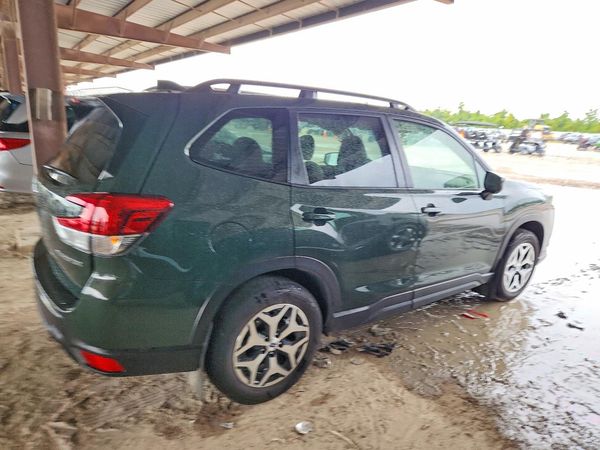 2022 SUBARU FORESTER Premium