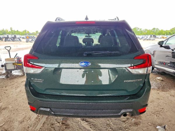 2022 SUBARU FORESTER Premium